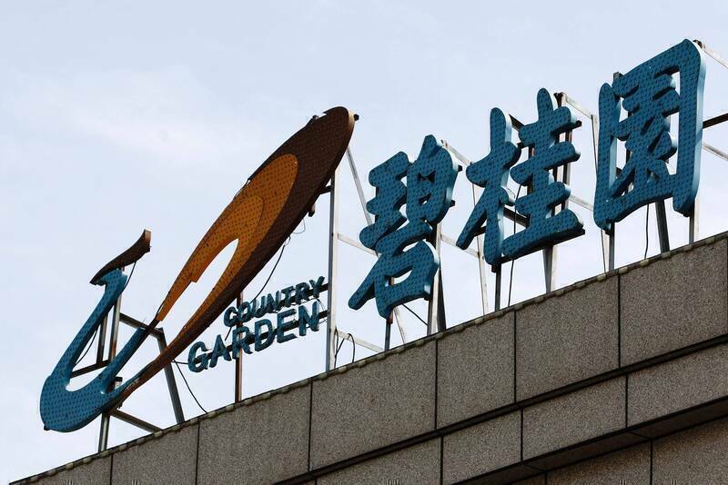 包括中國恆大、碧桂園等房地產開發商陸續爆發債務違約，中國媒體將此稱之為「爆雷」，但中國住建部副部長董建國批評，用「爆雷」形容房企債務違約是「用語不準確」。（路透）
