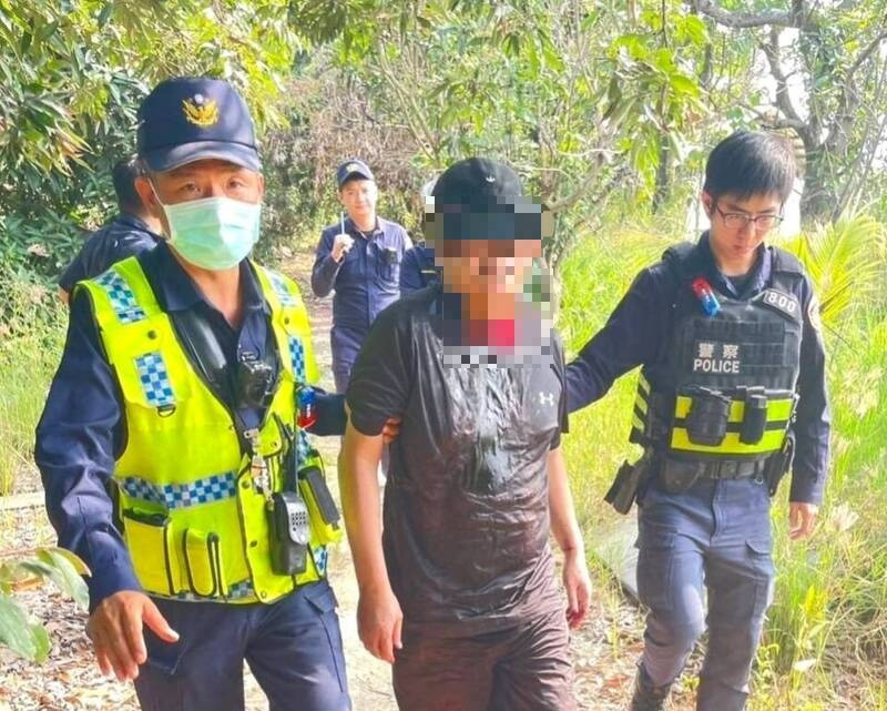 許姓男子持刀殺男後，躲在公墓自殘被警方逮捕。（資料照，民眾提供）