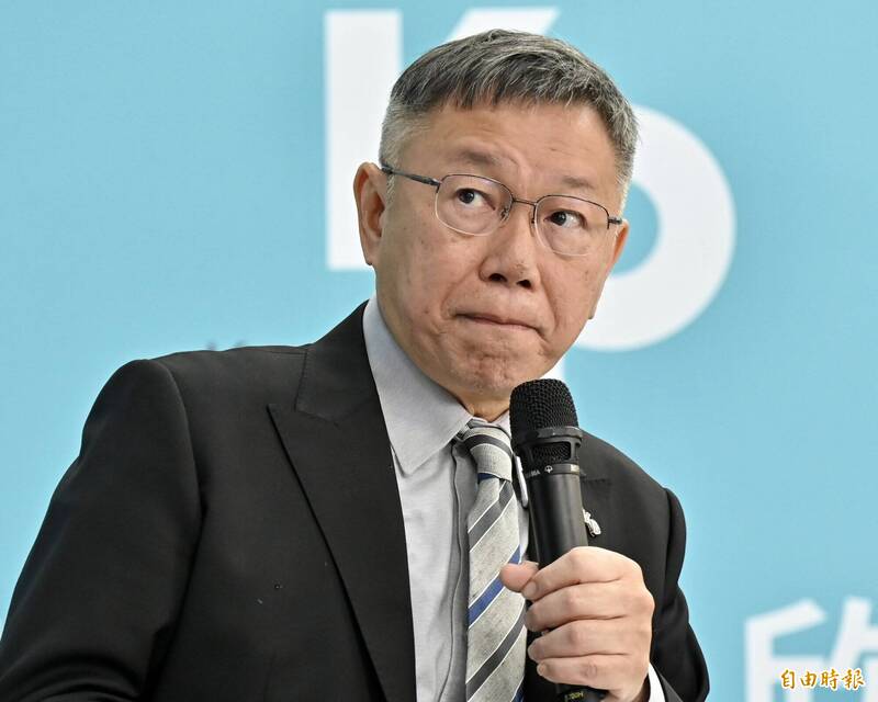 民眾黨總統候選人柯文哲召開國家治理記者會，上台說明政策並於會後接受媒體訪問。（記者塗建榮攝）