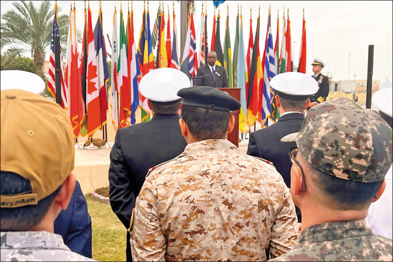 美国国防部长奥斯汀十九日在巴林首都麦纳玛的美国海军第五舰队司令部，向多国特遣舰队人员发表谈话。（美联社）(photo:LTN)