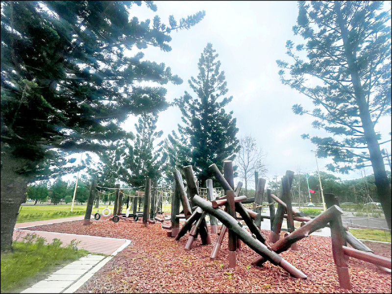 位於龍潭區的陸軍司令部前綠杉林公園昨天啟用。（記者周敏鴻攝）