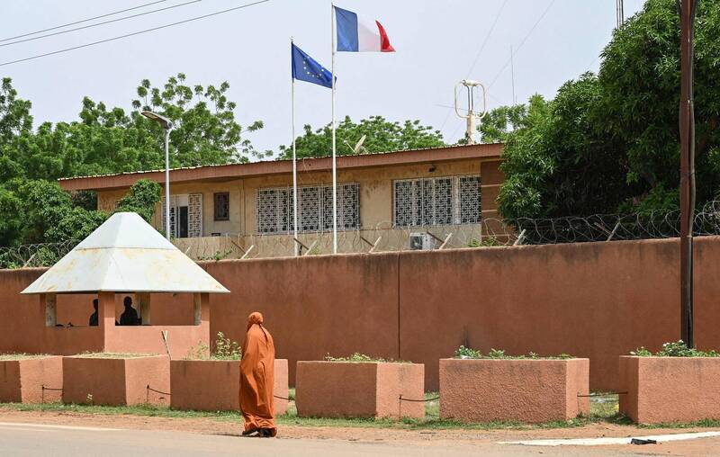 法国驻尼日大使馆宣布无限期关闭，而法国驻尼日大使在9月已先行回国。（法新社）(photo:LTN)