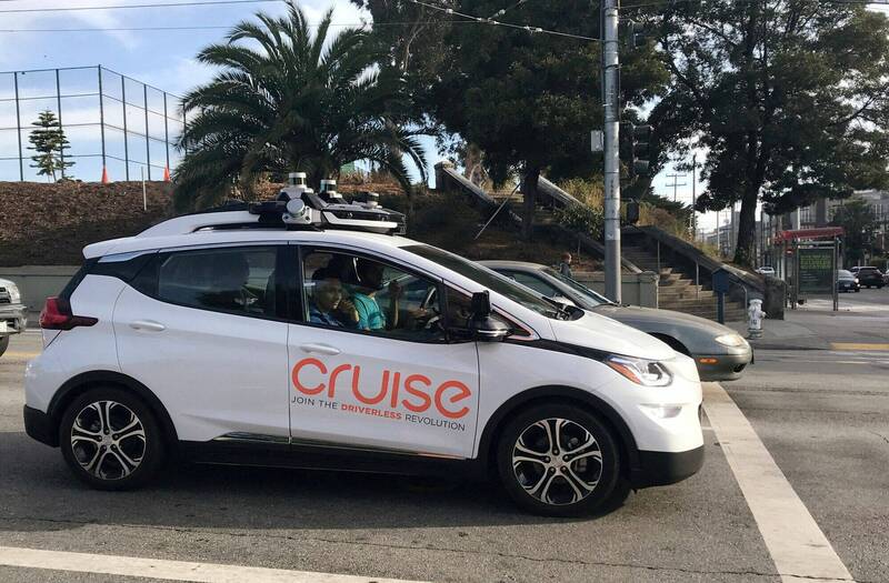 自駕車最快2026年現身英國道路。圖為美國通用汽車旗下的Cruise自駕車。(路透) 自駕車最快2026年現身英國道路。圖為美國通用汽車旗下的Cruise自駕車。(路透)