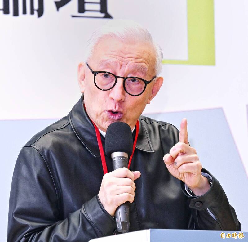 反戰往往變相鼓勵敵人 曹興誠：票投「戰鬥藍」是投向戰爭