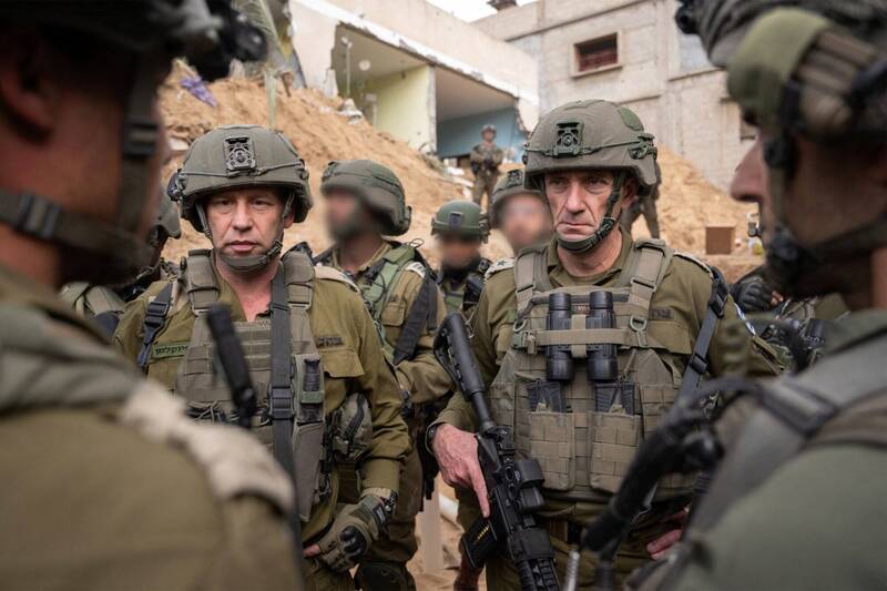 以色列国防军参谋总长哈勒维（右）表示，以军正扩大在加萨南北的行动规模，而以色列和哈玛斯之间的战争将持续「数个月」。（法新社）(photo:LTN)
