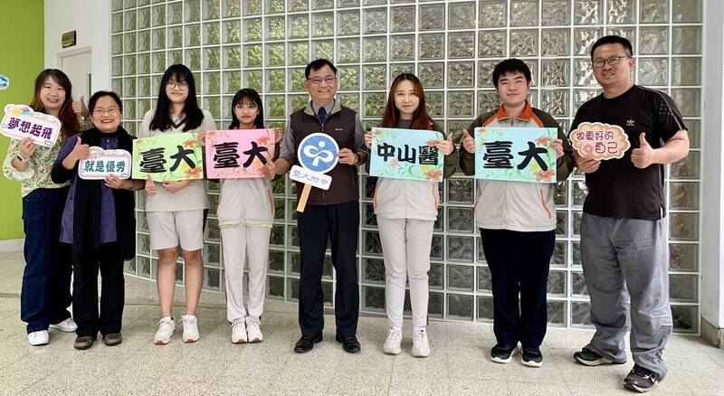 113學年度大學特殊選才結果陸續公布，國立暨大附中已有12人錄取台大等優質大學，其中3人錄取台大更創該校特殊選才紀錄。（暨大附中提供）