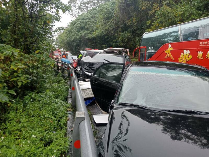 台11線花蓮芭崎段2車對撞 26歲男駕駛送醫不治 - 社會 - 自由時報電子報