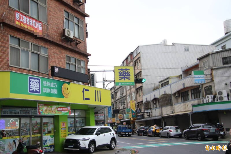 新竹工業區內到處可見這類移工宿舍床位出租等訊息。(記者黃美珠攝) 新竹工業區內到處可見這類移工宿舍床位出租等訊息。(記者黃美珠攝)
