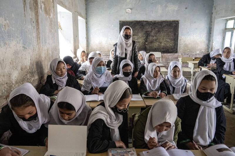 阿富汗神学士勒令女子不得接受小学以上教育。阿富汗女性上学示意图。（美联社）(photo:LTN)