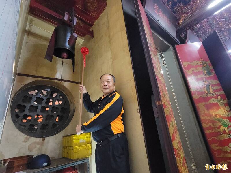 跨年夜迎接「臺南400」盛景,市府串聯逾400間跨宗教團體舉辦敲鐘祈福。(記者王姝琇攝) 跨年夜迎接「臺南400」盛景,市府串聯逾400間跨宗教團體舉辦敲鐘祈福。(記者王姝琇攝)