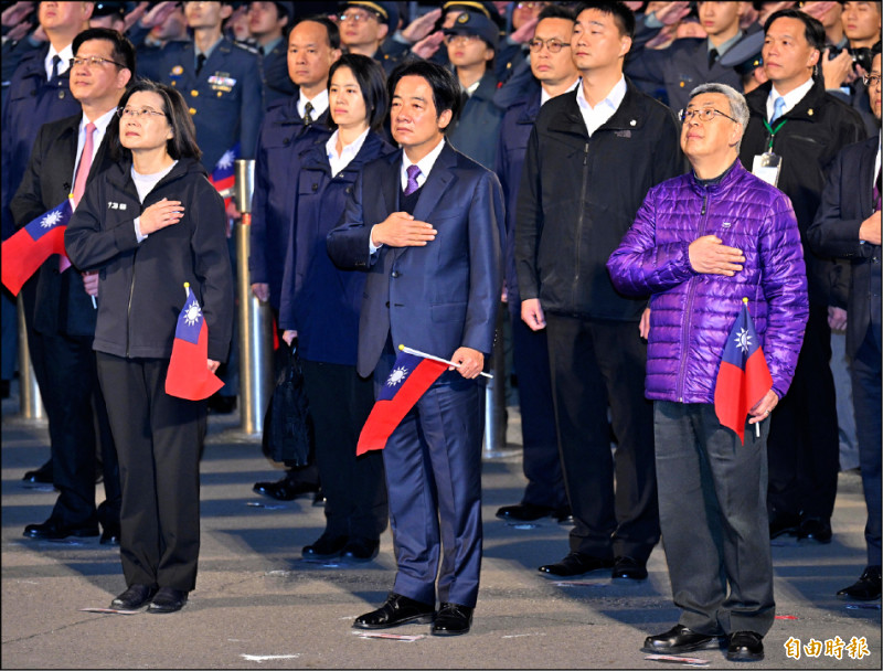 副總統暨民進黨總統候選人賴清德昨表示他提出四大路線，強調只要堅持正確的國家方向，就能在驚濤駭浪之中乘風破浪，穩健地達到目標，為下一代打造一個更好的台灣。（記者塗建榮攝）