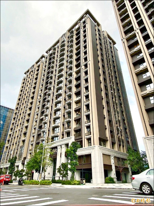 新北市有五處容積獎勵捐贈的社會住宅陸續完工。圖為土城明德容獎社宅外觀。(記者賴筱桐攝) 新北市有五處容積獎勵捐贈的社會住宅陸續完工。圖為土城明德容獎社宅外觀。(記者賴筱桐攝)