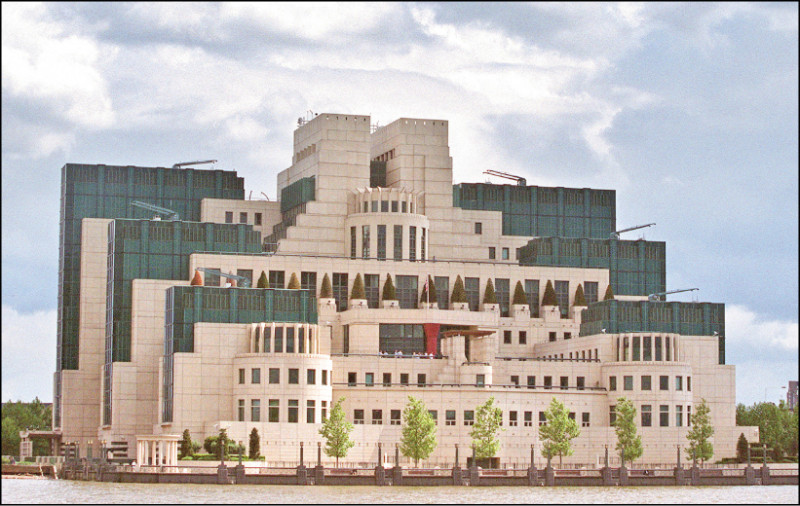 中国国家安全部声称破获英国秘密情报局（MI6）对中国间谍活动的案件，指外籍人士黄某提供英方机密级国家秘密9份。图为MI6伦敦总部。（路透档案照）(photo:LTN)