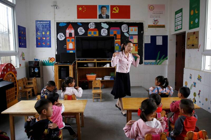 中国各级政府财务吃紧，加上出生率勐降，有地方政府开始研拟教师退场机制，教师职位已不再是铁饭碗。（路透）(photo:LTN)