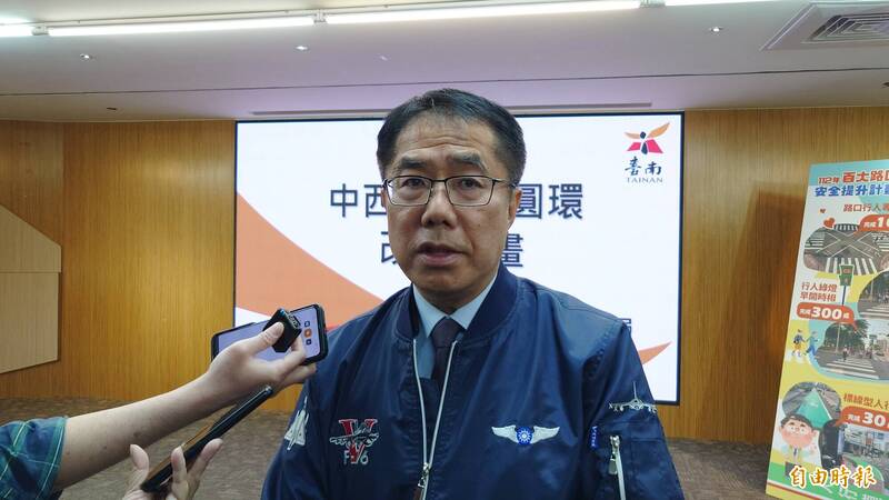 對於國民黨不分區立委候選人韓國瑜稱「1個礦工的小孩怎麼能當上中華民國的副總統？」台南市長黃偉哲今日受訪表示不認同。（記者洪瑞琴攝）