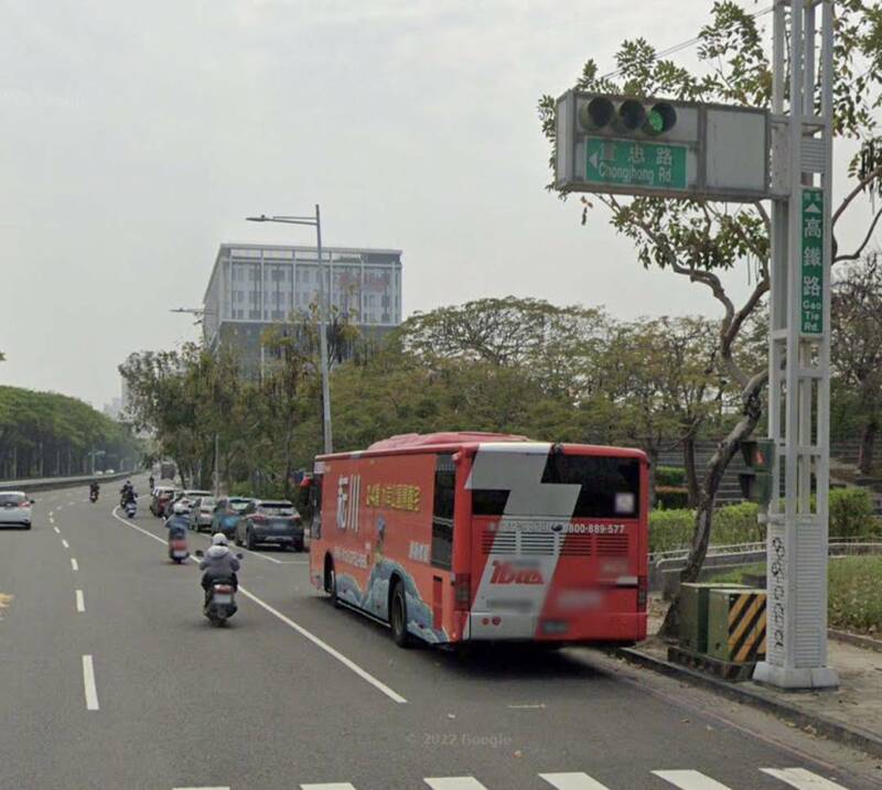 李姓女騎士在左營高鐵摔車獲國賠。（翻攝Google地圖）