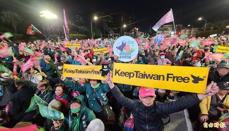 「台湾美德站出来，凯道护国之夜」11日在凯道举行，赖、萧支持者踊跃出席相挺。（记者方宾照摄）(photo:LTN)