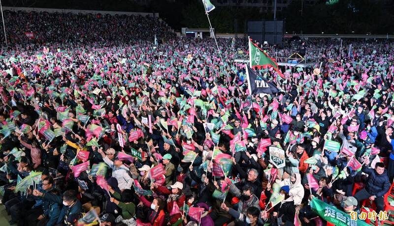 民进党正副总统候选人赖清德、萧美琴选前之夜民众进场支持。 （记者刘信德摄）(photo:LTN)