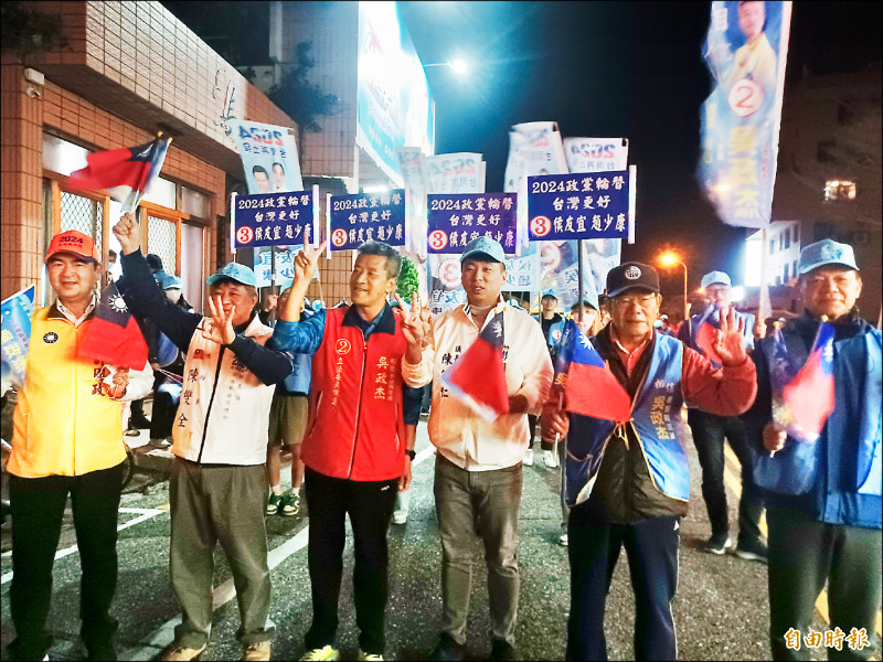 選前之夜，國民黨由競選總部出發。（記者劉禹慶攝）