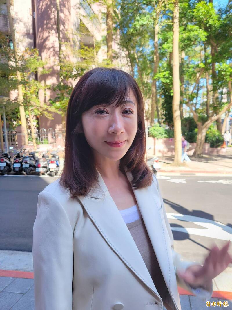 台北市立委第7選區（信義、南松山）民進黨候選人許淑華在松山高中完成投票。（記者何玉華攝）