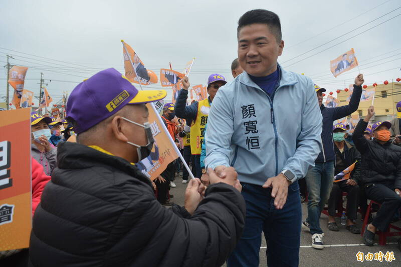 台中第2選區國民黨顏寬恒在連敗兩次後持續經營地方，此次終於大贏對手2萬多票甜蜜復仇。（記者陳建志攝）