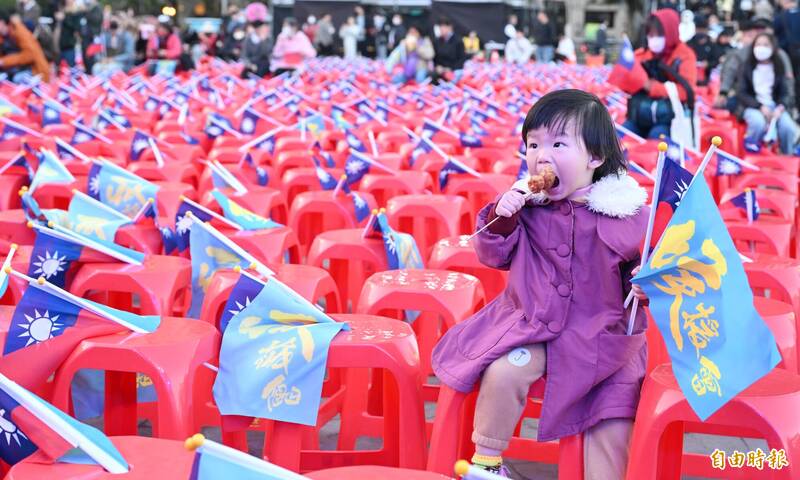 國民黨總統候選人侯友宜開票現場有民眾陸續到場。（記者廖振輝攝）