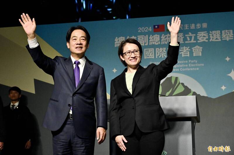 賴清德(左)表示,會放下選舉中的爭議和衝突,也非常樂意跟在野黨領袖見面和共商國事,籌組民主大聯盟、用人不分黨派、用人唯才。(記者叢昌瑾攝) 賴清德(左)表示,會放下選舉中的爭議和衝突,也非常樂意跟在野黨領袖見面和共商國事,籌組民主大聯盟、用人不分黨派、用人唯才。(記者叢昌瑾攝)