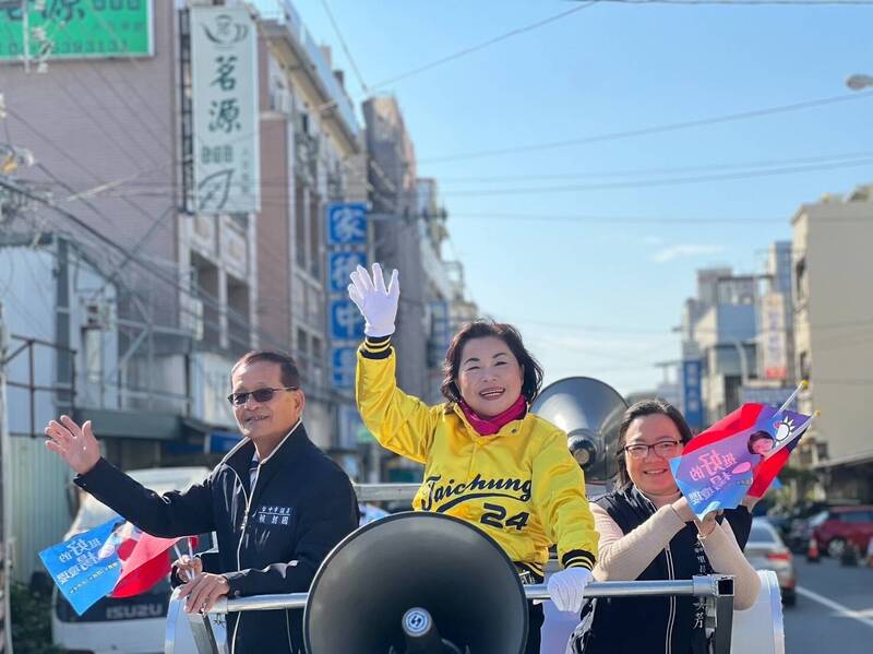 楊瓊瓔從潭子出發，展開車隊掃街謝票。（楊瓊瓔提供）