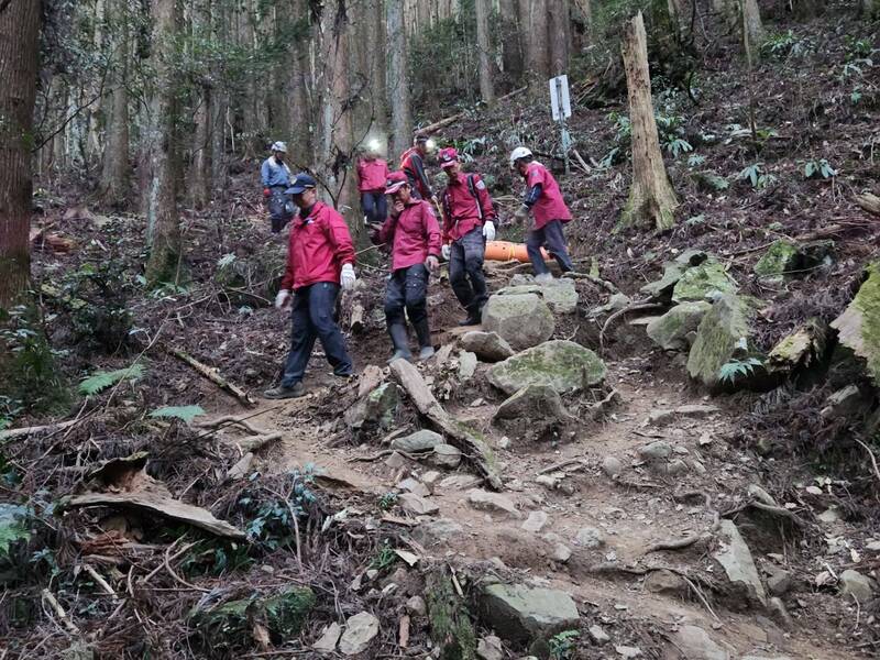 男子獨攀加里山，山友發現竟死亡。（苗縣府消防局提供）