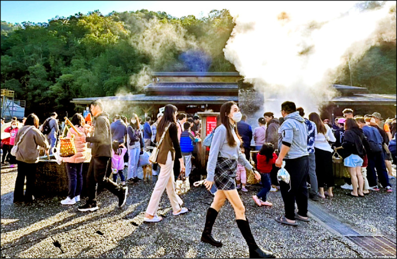 清水地熱去年遊客數八十九萬一千多人次，蟬聯宜蘭縣管風景區人氣王。（宜蘭縣府提供）