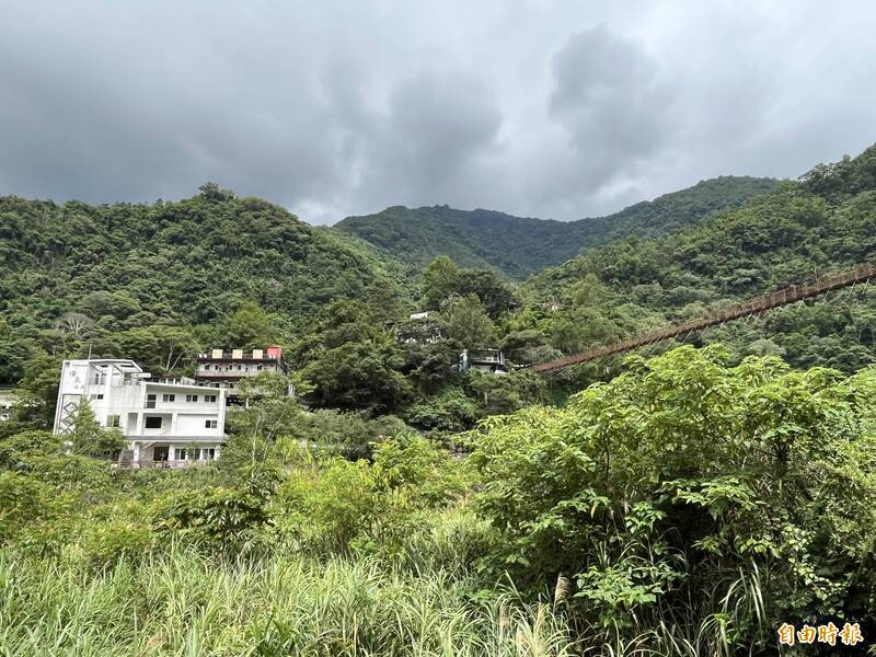 新竹縣五峰鄉桃山村清泉風景區上週又有族人通報目擊到黑熊；因地點靠近清泉部落、桃山國小和張學良故居等觀光景點，竹縣府將會同林業保育署新竹分署再次前往宣導。 圖為清泉部落非目擊點。（記者廖雪茹攝）