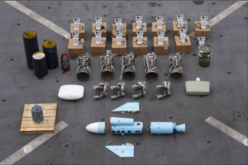 海豹突击队在船中搜出伊朗制飞弹零件及弹头。（美联社）(photo:LTN)