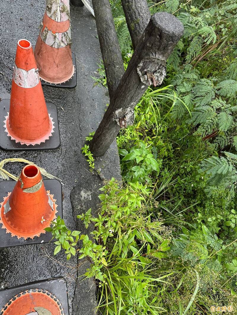 基隆堵北里步道護岸坍方無人處理，才發現土地權責10幾年未移交。（記者盧賢秀攝）