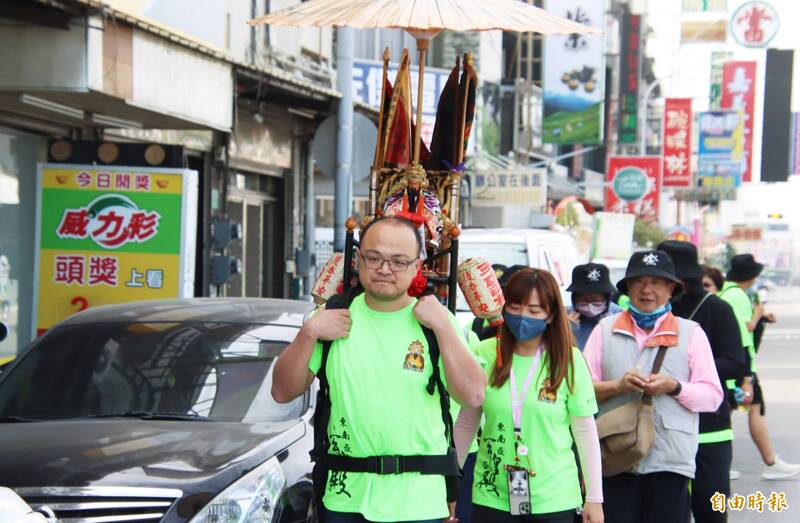 背帝爺公徒步長征160公里上阿里山 信眾沿途捐物資做公益