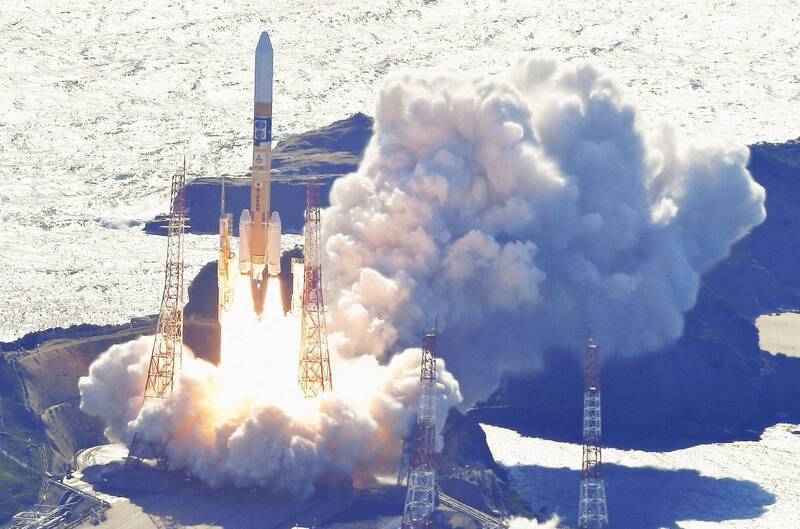 日本去年9月7日上午在种子岛太空中心，成功发射火箭「H-IIA（H2A）」。（路透）(photo:LTN)