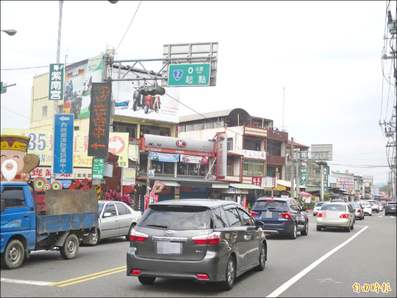 公路局春節將在紫南宮廟區聯外道實施分流措施，避免大量外地車潮湧入當地聚落。（記者劉濱銓攝）