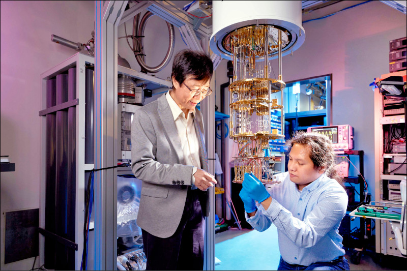 中研院成功自研自製5位元超導量子電腦系統,正式連線網路。(中研院提供) 中研院成功自研自製5位元超導量子電腦系統,正式連線網路。(中研院提供)
