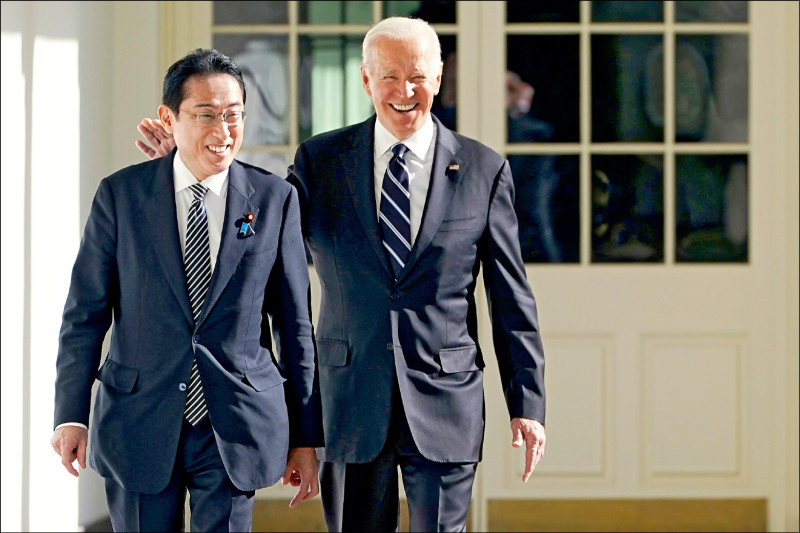 日本首相岸田文雄将在四月前往华府展开国是访问。图为去年一月岸田与美国总统拜登在白宫会面。（美联社档案照）(photo:LTN)