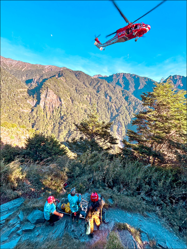 玉山園區去年發生64件山難，造成8死43傷，玉管處呼籲登山若有高山症應儘早下山，並注意身體狀況，以免疾病引發不適。（玉管處提供）