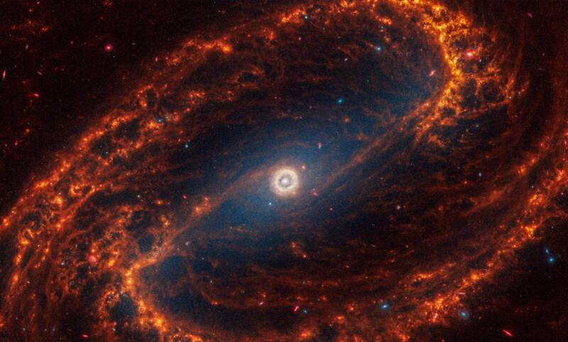 螺旋星系NGC 1300。（路透）(photo:LTN)