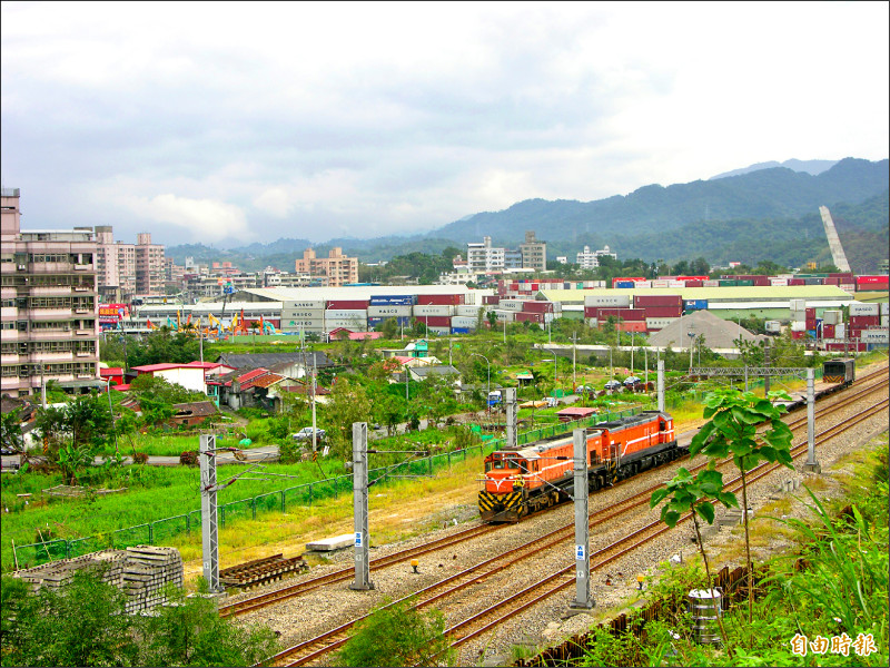 基隆捷運未來將經過基隆河谷廊帶開發。（記者盧賢秀攝）