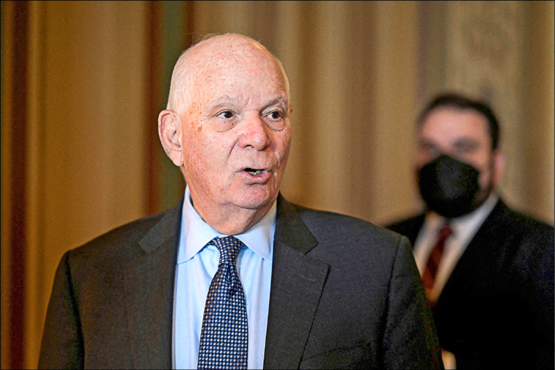 中國片面取消M503航路飛行偏置，美國聯邦參眾兩院外交委員會，譴責北京破壞台海現狀。圖為參議院外委會主席卡定。（路透）