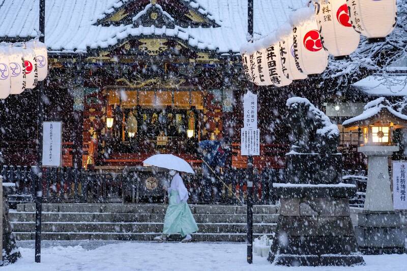 日本气象厅表示，关东甲信地方5日到6日受低压影响，包括东京市区在内的平地有机会降下「警报级大雪」。JR东日本公司昨天已提前预警「届时列车可能发生严重误点情况」。示意图。（美联社资料照）(photo:LTN)