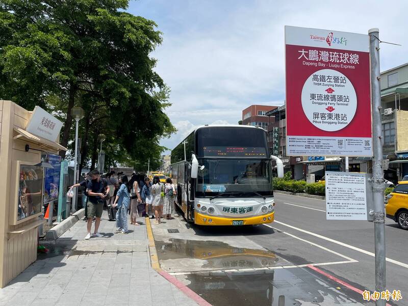 台灣好行大鵬灣琉球線獲得好評。（記者陳彥廷攝）