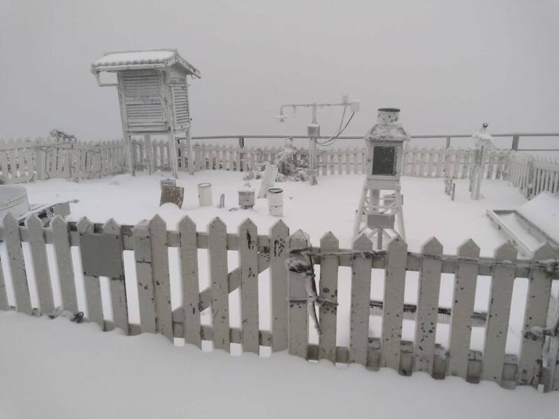 「凍」人！玉山高山區-1.8°C 排雲山莊降冰霰