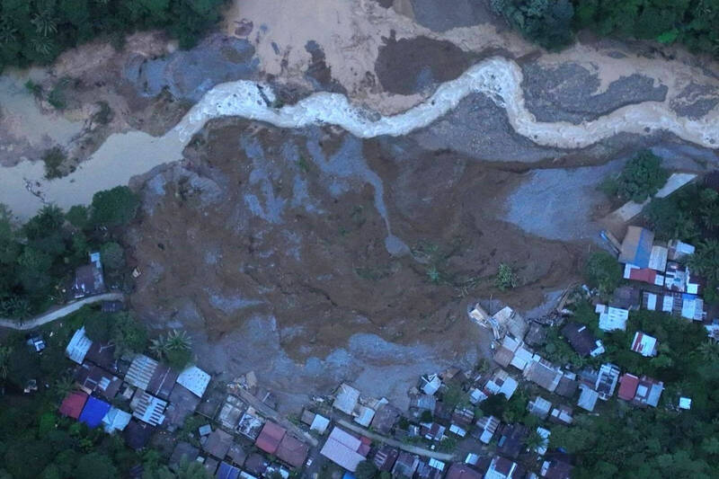 菲律賓南部土石流  死亡人數攀升至35人、77人失蹤