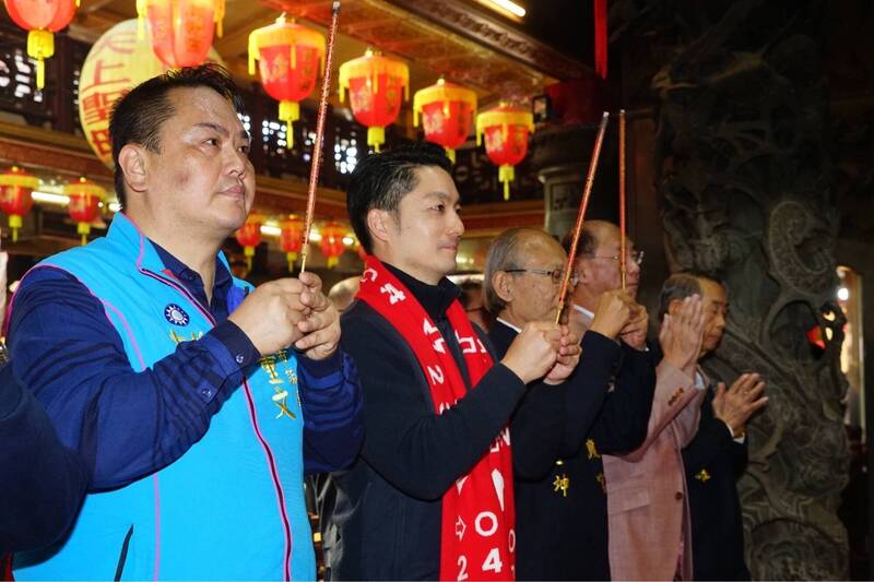 台北市長蔣萬安今天上午到關渡宮參拜祈福。（北市府提供）