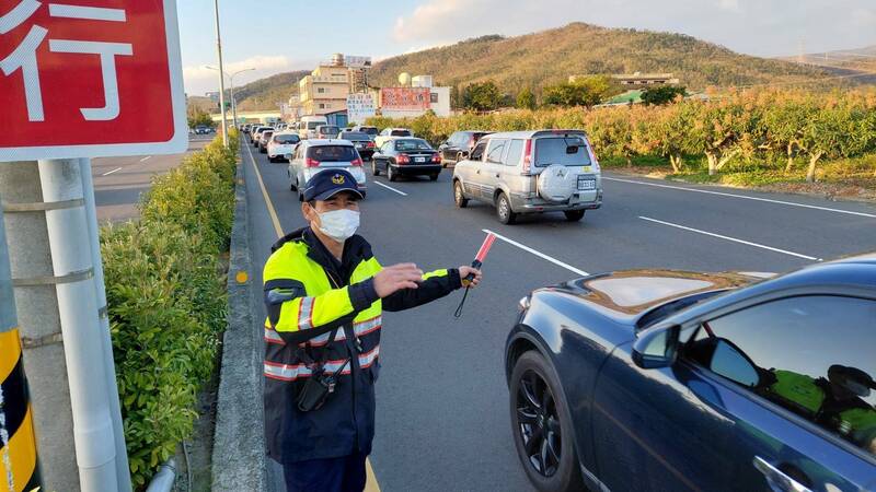 屏東,|年初四北返車潮湧現 屏東台1線首次啟用雙點調撥車道 - 生活 - 自由時報電子報