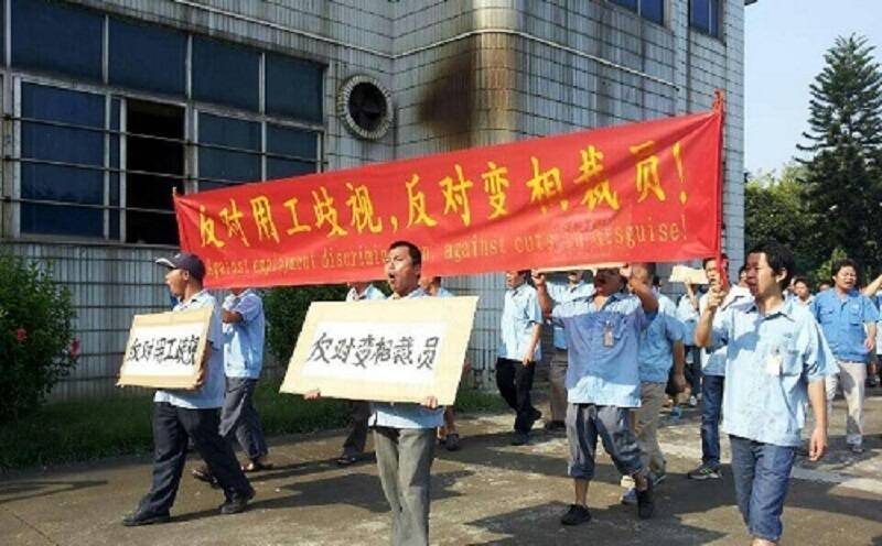 中国经济持续低迷，工厂裁员减薪情况时有所闻。人权组织指出，自去年9月以来，中国的劳工抗议活动迅速增加，尤其是在农历春节之前。 （撷取自「中国劳工通讯」）(photo:LTN)