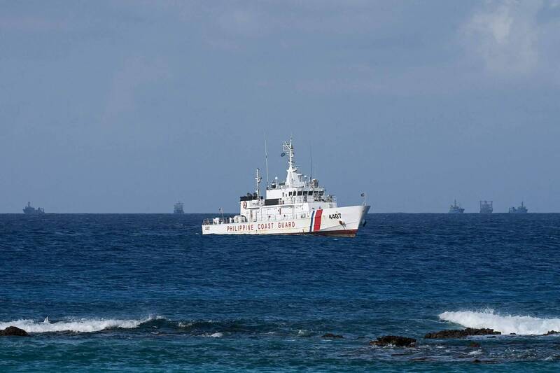 菲律賓巴丹群島省省長凱柯19日拜會菲國海岸防衛隊，並簽署備忘錄，計畫將巴丹島的馬哈濤港開發為海巡隊避風港。（法新社檔案照）